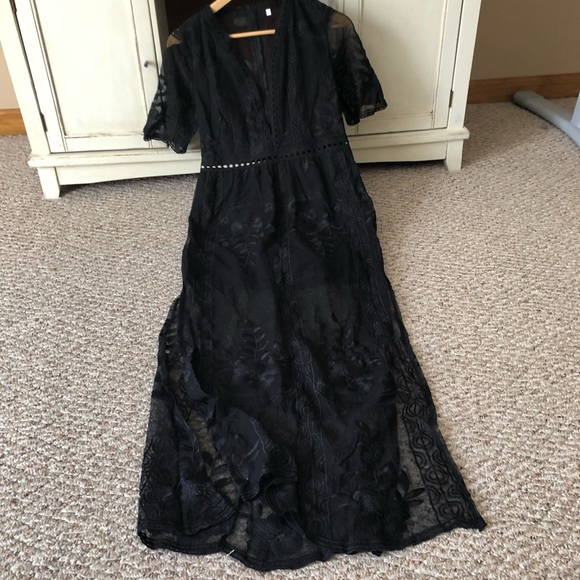Black Lace Gown - Picture 7 of 7